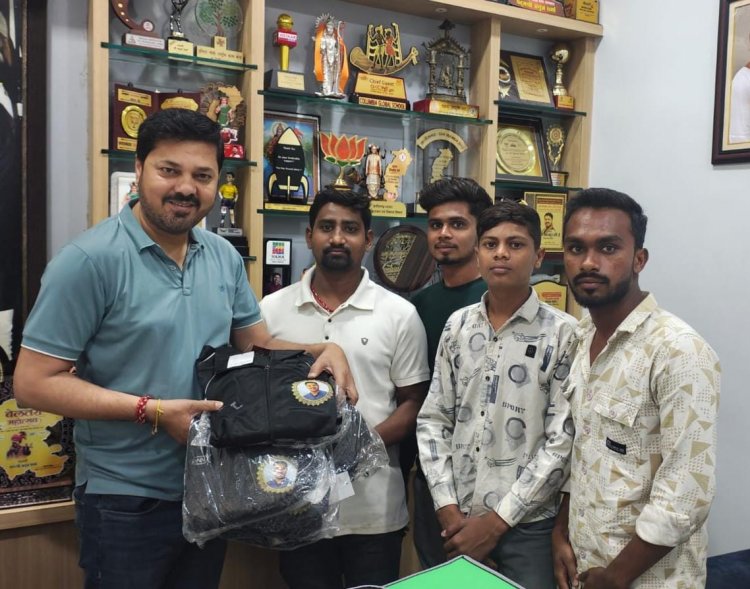 विधायक अनुज शर्मा ने निभाया अपना वादा: बरौदा कबड्डी प्रतियोगिता की विजेता टीम को वितरित किए ट्रैक सूट