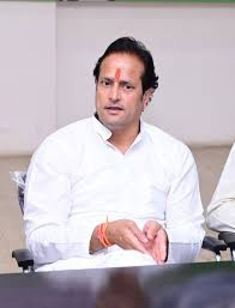 भ्रष्टाचार मामले में पता चला है कि ठेकेदार-अफसर लोग ही तय करते थे कौन से टेंडर में किसको कितना देना है रेट - विकास उपाध्याय