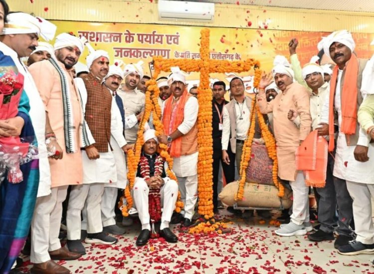 होली से पहले किसानों को मिलेगी 10 हजार करोड़ रुपए से अधिक की धान के अंतर की राशि, अन्नदाताओं ने धान से तौलकर सीएम का जताया आभार