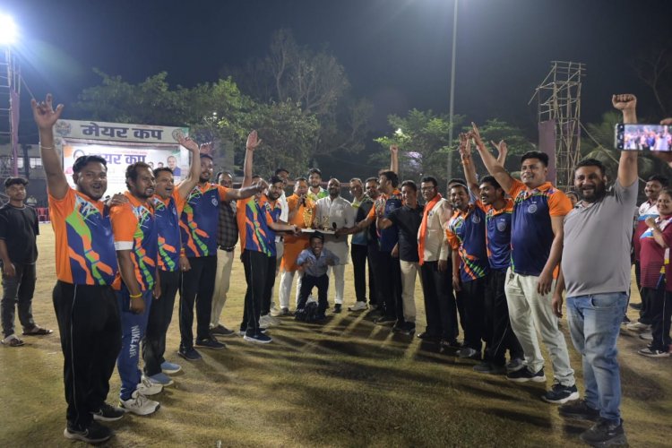 रायपुर नगर निगम मेयर कप क्रिकेट स्पर्धा:-नगर निगम जोन 5 ने जोन 8 की टीम को हराकर किया सेमीफाइनल में प्रवेश