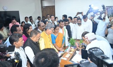 राज्यसभा के लिए पुनः चयनित होने पर फूलो देवी नेताम  ने, छग विधानसभा में आज अपना नामांकन दाखिल किया।