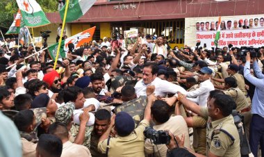 छत्तीसगढ़ प्रदेश कांग्रेस कमेटी के आव्हान में हजारों की संख्या में आज कांग्रेसजन विधानसभा कूच करने निकले