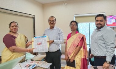 झारखंड के सूचना एवं जनसंपर्क विभाग की टीम ने छत्तीसगढ़ संवाद द्वारा प्रकाशित ‘रोजगार और नियोजन’ की ली जानकारी
