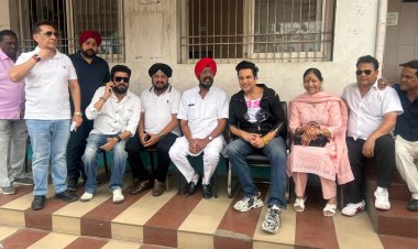 मुंबई के प्रसिद्ध अभिनेता Krushna Abhishek आज रायपुर उत्तर के पूर्व विधायक कुलदीप जुनेजा के देवेंद्र नगर स्थित कार्यालय पहुंचे