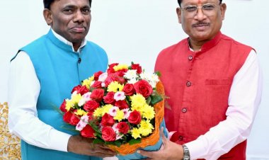 मुख्यमंत्री  विष्णु देव साय से गोवा के खेल एवं जनजातीय कल्याण मंत्री  रमेश तावड़कर की सौजन्य भेंट