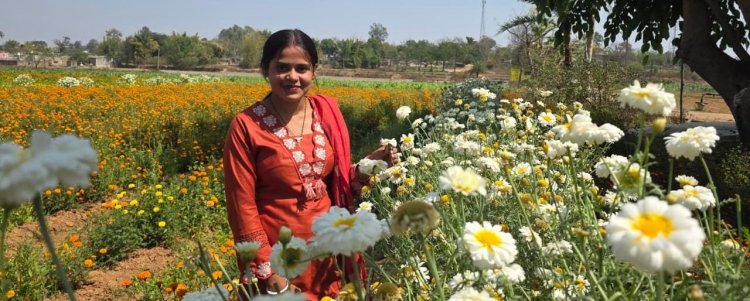 बिहान योजना से खिला रत्ना का भविष्य- फूलों की खेती से बनीं सफल उद्यमी
