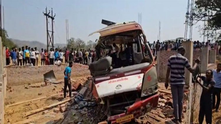 Big Accident : छत्तीसगढ़ में रफ्तार का कहर: यात्री बस पलटी, 6 लोगों की मौत