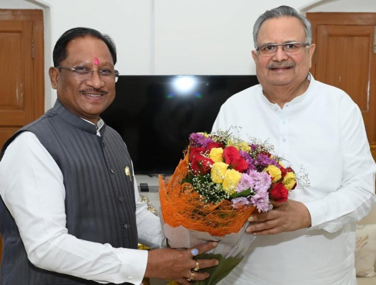 मुख्यमंत्री विष्णु देव साय ने विधानसभा अध्यक्ष डॉ. रमन सिंह से की सौजन्य मुलाकात….