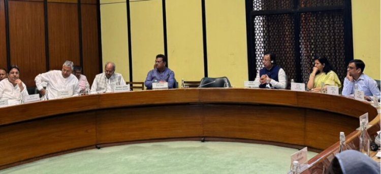 नागरिक उड्डयन मंत्रालय की पहलों की समीक्षा, सांसद बृजमोहन अग्रवाल ने छत्तीसगढ़ के लिए बेहतर एयर कनेक्टिविटी की उठाई मांग