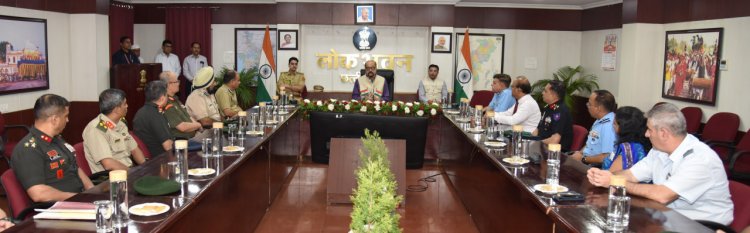 राज्यपाल रमेन डेका से रक्षा महाविद्यालय नई दिल्ली के अध्ययन दल ने की सौजन्य भेंट