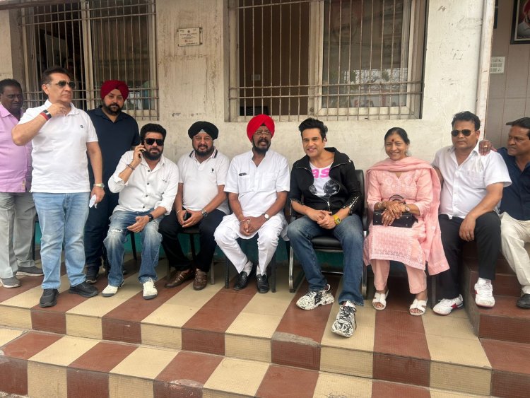 मुंबई के प्रसिद्ध अभिनेता Krushna Abhishek आज रायपुर उत्तर के पूर्व विधायक कुलदीप जुनेजा के देवेंद्र नगर स्थित कार्यालय पहुंचे