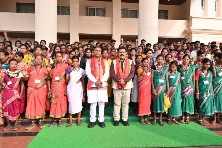 अबुझमाड़िया युवाओं ने अनुभव की लोकतंत्र की कार्यप्रणाली