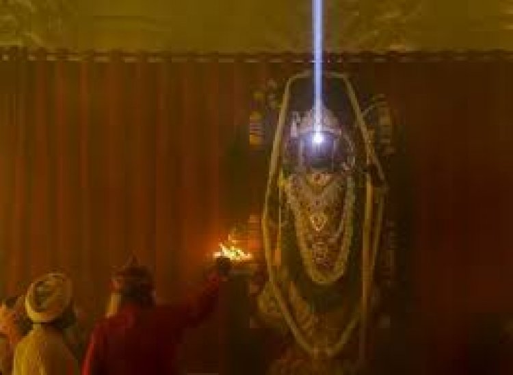 रामलला के माथे पर सूर्य की किरण पड़ते ही लोगों के मुंह से निकला जय श्रीराम