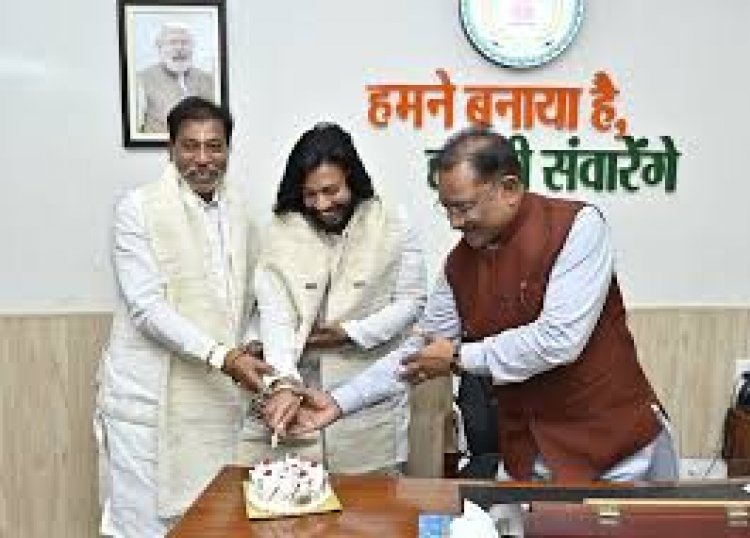 Big gift- मंत्री जी अपने जन्मदिवस  के पावन अवसर पर क्षेत्रवासियों को  बड़ी सौगात दी
