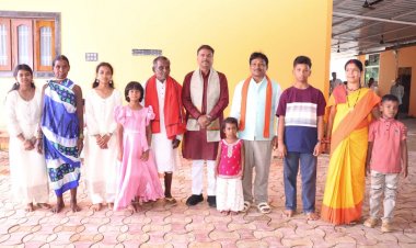 बस्तर सांसद महेश कश्यप के निवास ग्राम कुम्हरावंण्ड झरनीगुड़ा पर आयोजित श्रीराम भक्त हनुमान जी के प्राण प्रतिष्ठा समारोह में छत्तीसगढ़ शासन के मंत्री केदार कश्यप शामिल हुए।