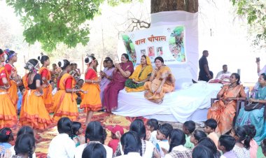 महिला एवं बाल विकास मंत्री श्रीमती राजवाड़े ने ग्राम डांगरा में कुसुम पेड़ के नीचे लगाई ’बाल   चौपाल