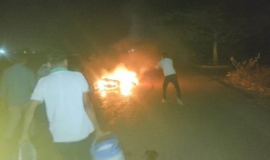 चलती बाइक बनी आग का गोला, सड़क पर मचा हड़कंप; देखते ही देखते जलकर खाक