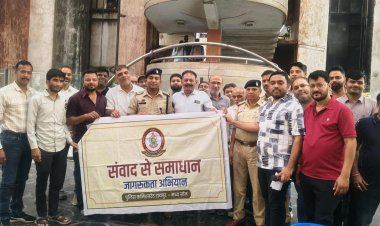 सुरक्षा व्यवस्था दुरुस्त करने रवि भवन में  CCTV कैमरे और अग्नि सुरक्षा  व्यवस्था मजबूत करने का निर्णय” थाना प्रभारी जी की उपस्थिति में व्यापारी संघ ने लिया फैसला।