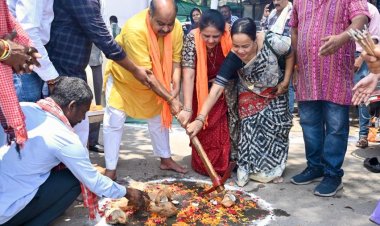 उत्तर विधायक मिश्रा ने महापौर  सहित उत्तर विधानसभा के पण्डित रविशंकर शुक्ल वार्ड और सिविल लाईन वार्ड में अधोसंरचना मद से लगभग 60 लाख रूपये के सीसी रोड, नाली, पुलिया के नवीन विकास कार्यों का भिन्न 6 स्थानों पर भूमिपूजन कर नगरवासियों को दी शानदार सौगात