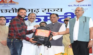 मुख्यमंत्री ने हज यात्रियों को वितरित किया फर्स्ट एड किट, सफल यात्रा के लिए शुभकामना देकर यात्रियों का किया स्वागत