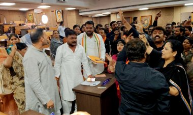 महिला सशक्तिकरण बिल के प्रस्ताव पर काले कपड़े पहन कर आना भारतीय जनता पार्टी के सदस्यों द्वारा समझ से परे है 