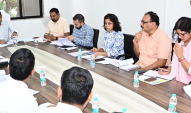 राजस्व कार्यों में ढिलाई पर सख्त:लंबित प्रकरणों के निपटारे और राजस्व वसूली में तेजी लाने मंत्री ने दिए निर्देश