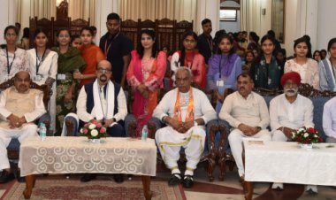 राज्यपाल श्री डेका ने महाविद्यालय की छात्राओं से हुए रूबरू