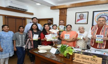 विधानसभा अध्यक्ष डॉ. रमन सिंह ने ऑटिज्म ग्रसित बच्चों के विकास हेतु व्यावहारिक मार्गदर्शिका पुस्तक का विमोचन किया