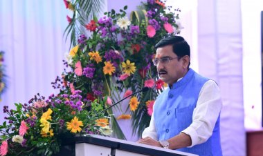 छत्तीसगढ़ बोर्ड टॉपर्स को केंद्रीय मंत्री तोखन साहू की बधाई, अंशुल शर्मा से सोनपापड़ी के साथ मुलाकात का किया वादा