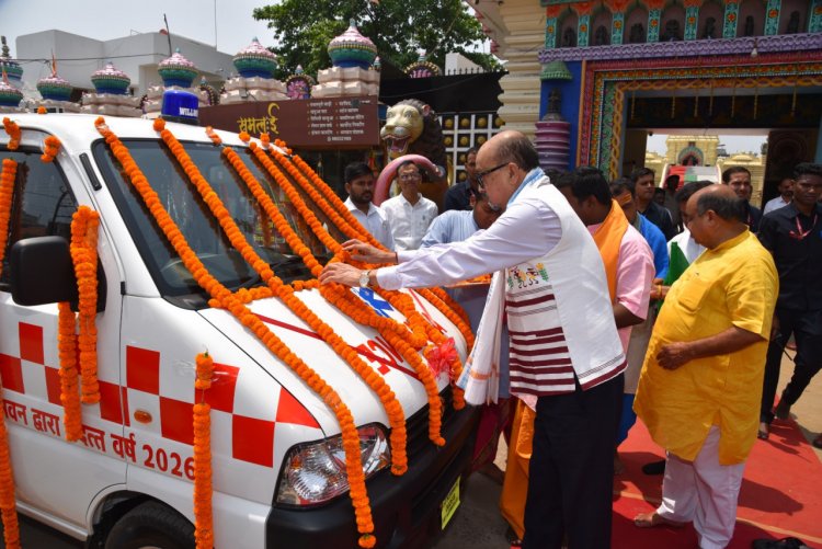 राज्यपाल  रमेन डेका ने आज गायत्री नगर रायपुर स्थित श्री जगन्नाथ मंदिर में मंदिर ट्रस्ट को एम्बुलेंस प्रदान किए।
