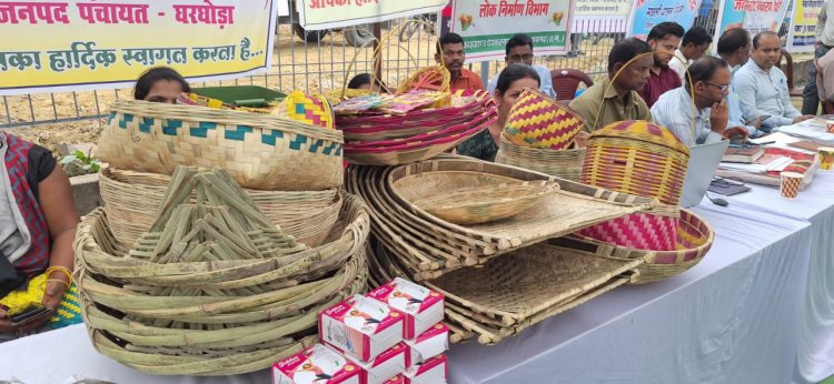 आत्मनिर्भरता की मिसाल बनीं ग्रामीण महिलाएं, गृह उद्योग और हस्तशिल्प से संवर रहा भविष्य…..