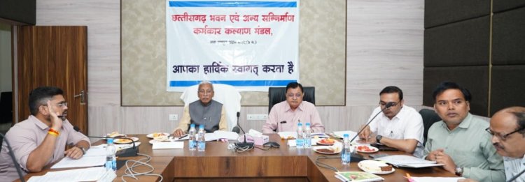 श्रमिकों के हितों की रक्षा एवं उनके समग्र विकास के लिए योजनाओं के क्रियान्वयन में पारदर्शिता एवं जवाबदेही सुनिश्चित हो: श्रम मंत्री  लखन लाल देवांगन