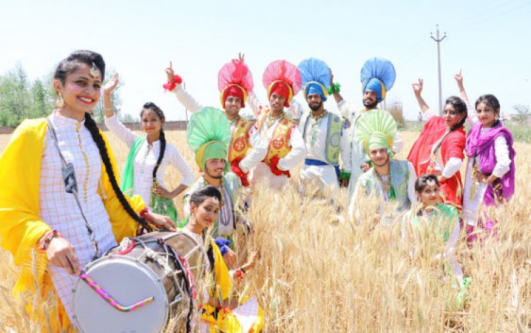 खालसा पंथ की स्थापना और फसलों की कटाई की खुशी का पर्व है बैसाखी