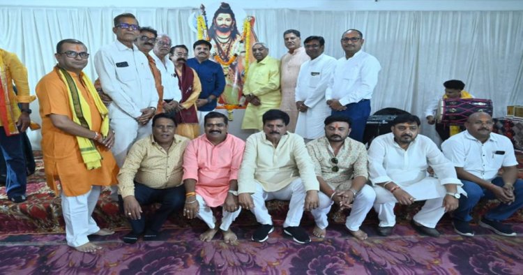 भगवान परशुराम जन्मोत्सव की पूर्व संध्या पर महाआरती व भजन संध्या