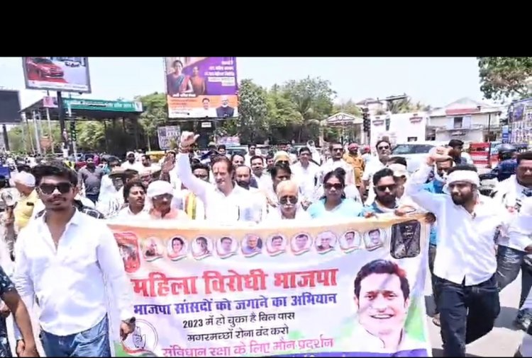 कांग्रेस पार्टी द्वारा वर्तमान की 543 सीट पर 33 प्रतिशत महिला आरक्षण बिल लागू करने की निरंतर मांग