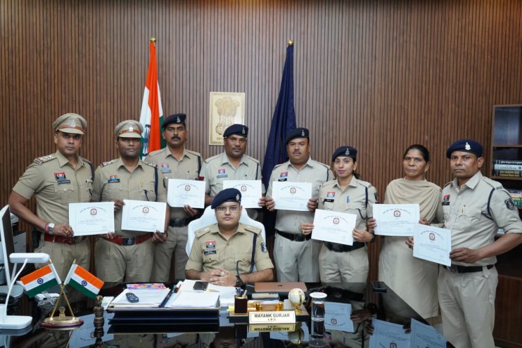 नॉर्थ जोन में उत्कृष्ट कार्य करने वाले पुलिस अधिकारी-कर्मचारी “कॉप ऑफ द मंथ” से सम्मानित
