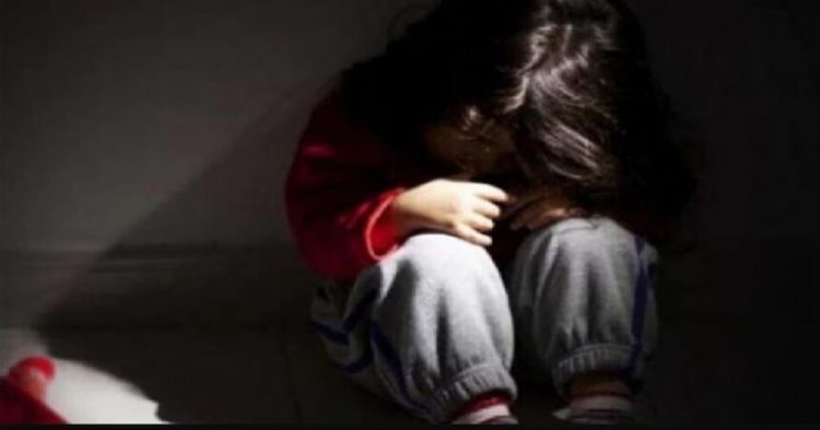 शर्मनाक वारदात: 3 साल की बच्ची को बहलाकर ले गया नशेड़ी युवक, हाथ-पैर बंधी मिली मासूम, जनता में आक्रोश