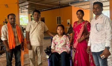 सांसद महेश कश्यप ने दिव्यांग बेटी राखी को भेंट की इलेक्ट्रिक व्हीलचेयर