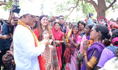  एक चौपाल ऐसा भी जहाँ खुशियों और तालियों की रही गूंज