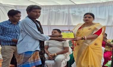 सुशासन तिहार 2026: सिमड़ा शिविर में 5 हितग्राहियों को मिला जॉब कार्ड