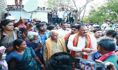 गैस सिलेंडर विस्फोट में 4 की मौत, स्वास्थ्य मंत्री ने परिजनों से मिलकर जताया शोक