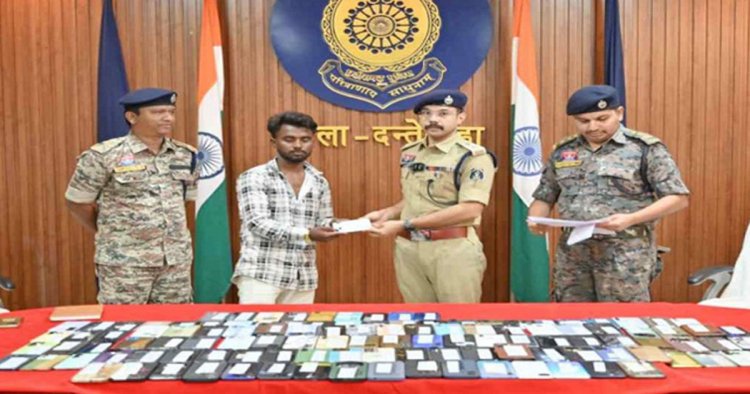 दंतेवाड़ा पुलिस ने गुम हुए 141 मोबाइल उनके असली मालिकों को सौंपे