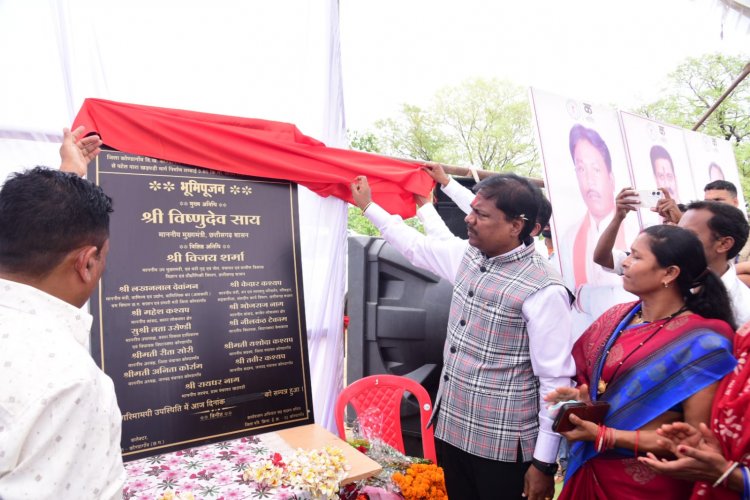 वन मंत्री केदार कश्यप ने 38 करोड़ रुपये की प्रधानमंत्री ग्राम सड़क योजना के सड़कों का किया भूमिपूजन क्षेत्र में विकास को मिलेगी नई गति