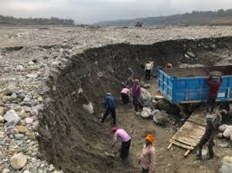 ‘रेत तस्करों के हौसले बुलंद, एनीकट का पानी बहाकर नदी में बनाया अवैध रास्ता’ एवं करोड़ो की लागत से बना एनीकट सूखा’ खबर तथ्यात्मक रूप से भ्रामक
