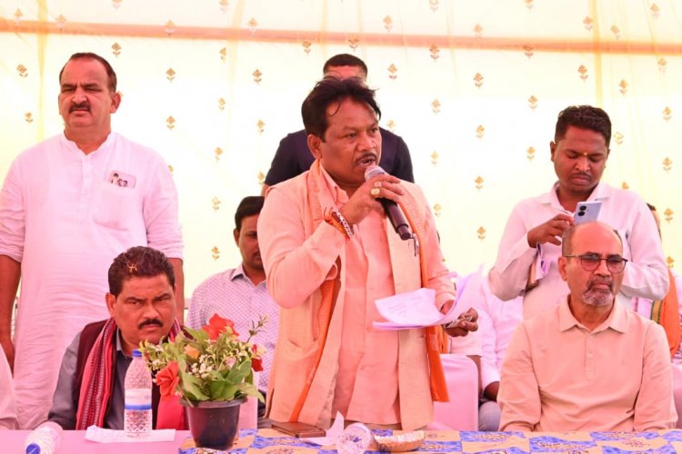 ​सालेपाल में 32.83 करोड़ की लागत से बनेगा एकलव्य आवासीय विद्यालय,सांसद महेश कश्यप और विधायक विनायक गोयल ने किया भूमिपूजन