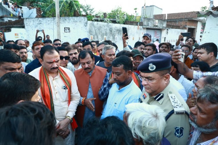 गैस सिलेंडर विस्फोट में 4 की मौत, स्वास्थ्य मंत्री ने परिजनों से मिलकर जताया शोक