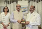 राज्यपाल  रमेन डेका ने किया लोकसभा अध्यक्ष श्री बिड़ला का आत्मीय स्वागत