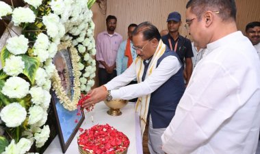मुख्यमंत्री  विष्णुदेव साय ने स्वर्गीय दिनेश सेन को दी श्रद्धांजलि : शोक संतप्त परिवार से की मुलाकात