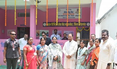 ’गाँव के द्वार पहुँची डिजिटल सरकार: बड़ेकनेरा का ‘सेवा सेतु’ मॉडल बना ग्रामीण सुशासन की नई मिसाल - मुख्यमंत्री  विष्णुदेव साय’