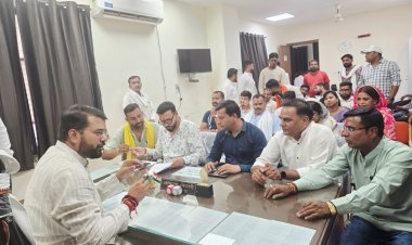 तेलीबांधा तालाब में तेलीन दाई की मूर्ति लगाने की मांग को लेकर  शहर जिला साहू संघ मिला नेता प्रतिपक्ष आकाश तिवारी से